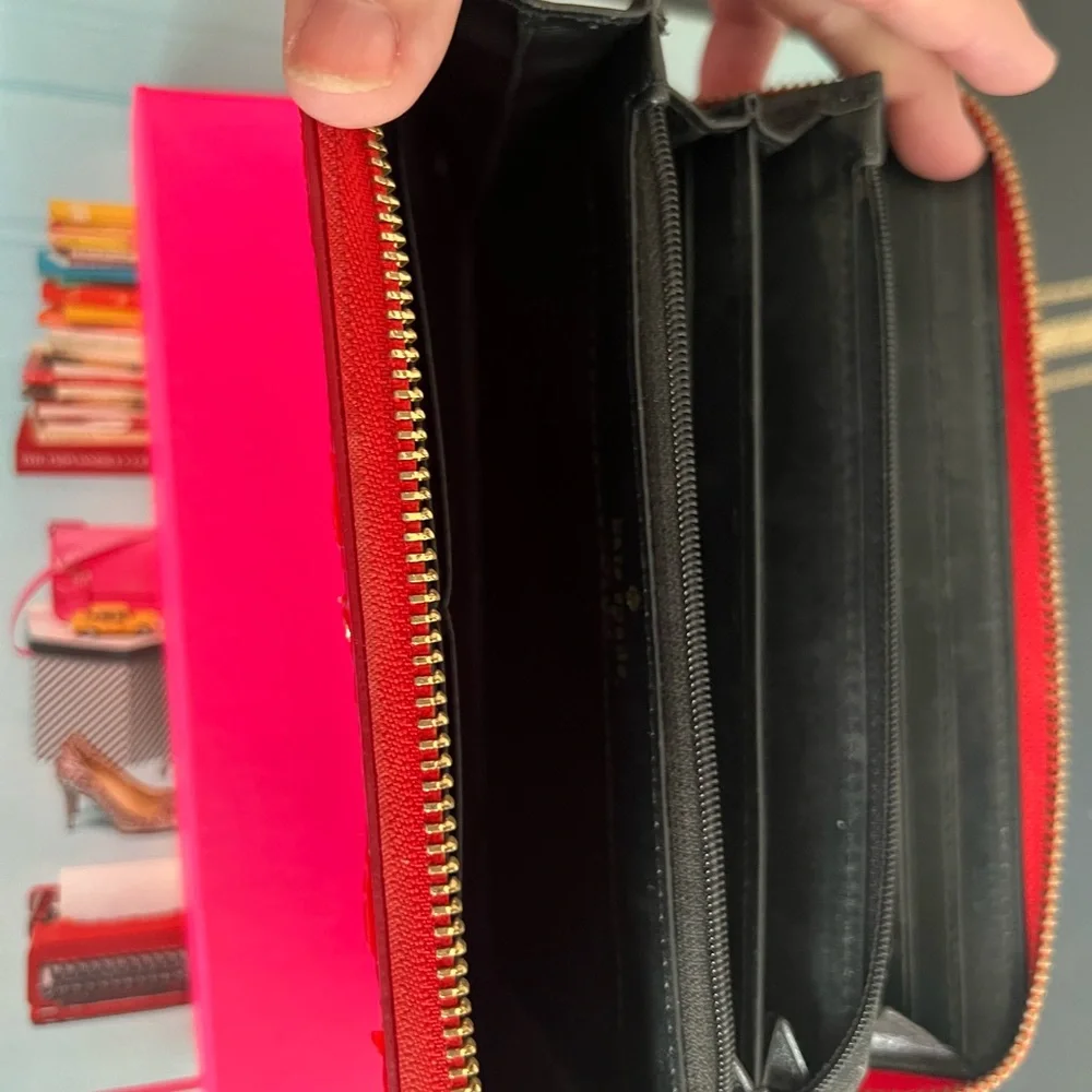 Kate space patent leather Polka dot Lacey wallet with original box. - Picture 3 of 7